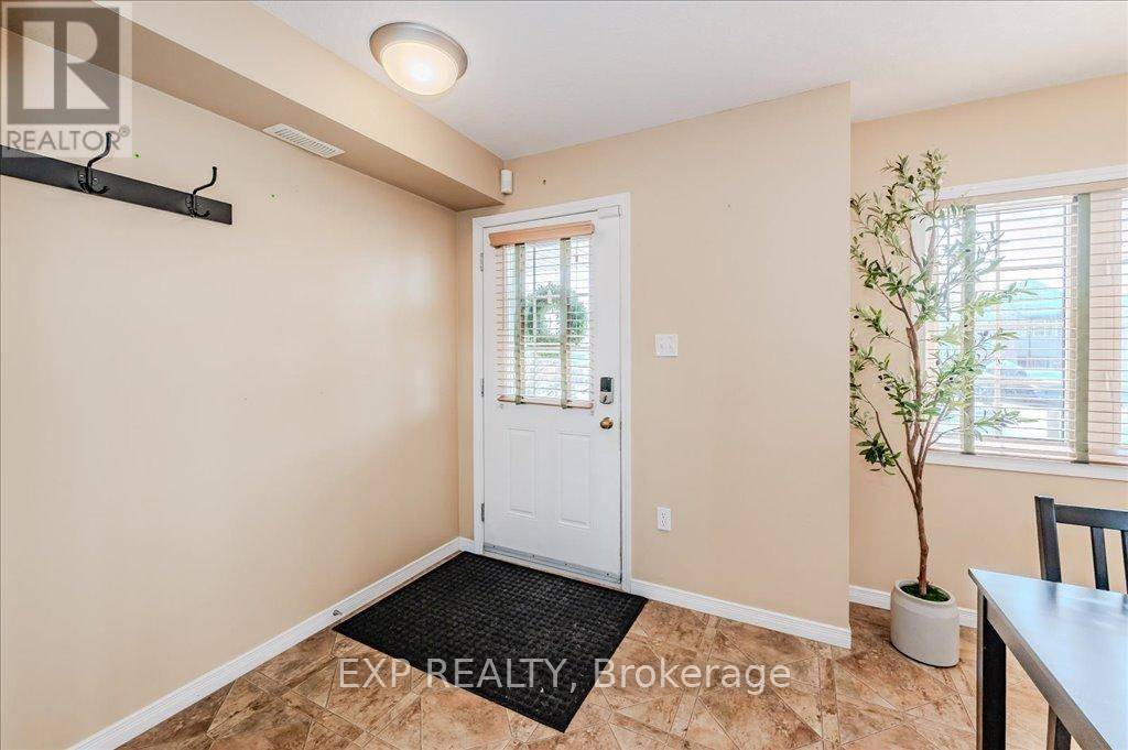 Kitchener, ON N2E0A3,50 Howe DR #21A