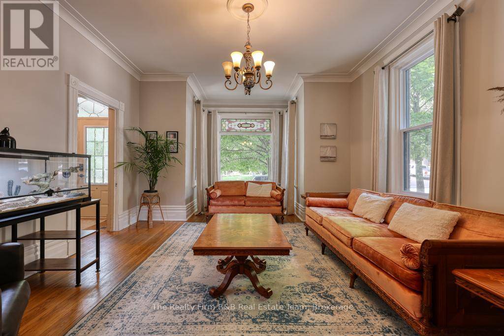 Woodstock (woodstock - North), ON N4S4Z3,584 GRANT STREET