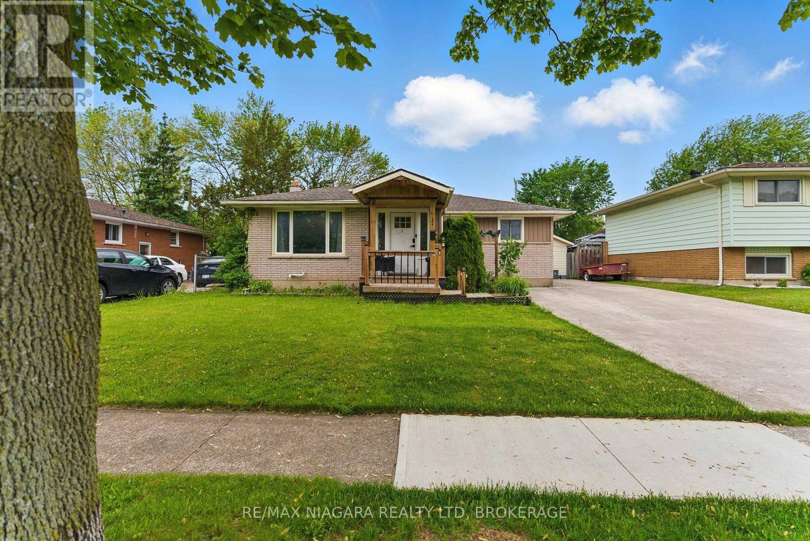 Welland (lincoln/crowland), ON L3B1N1,204 HILDRED STREET