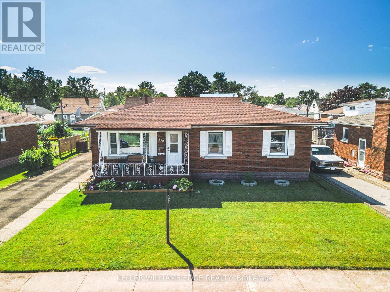 Welland (lincoln/crowland), ON L3B2J3,662 HARRIET STREET
