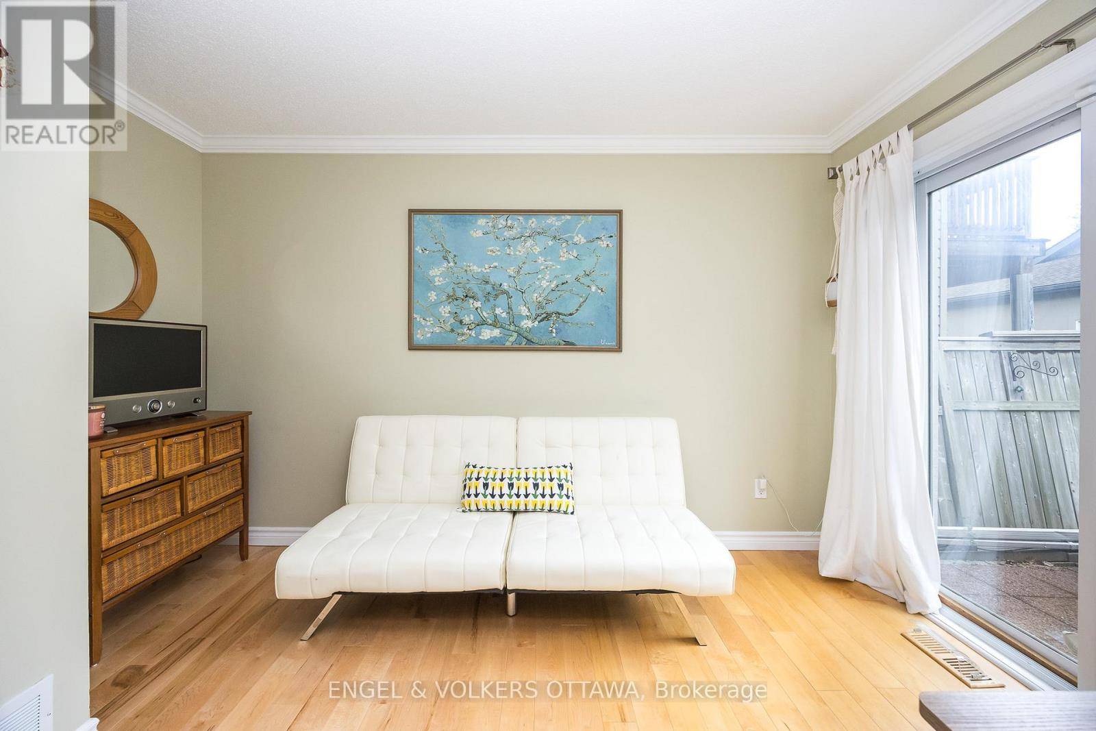 Ottawa, ON K1S5S3,5 CARRAWAY PRIVATE