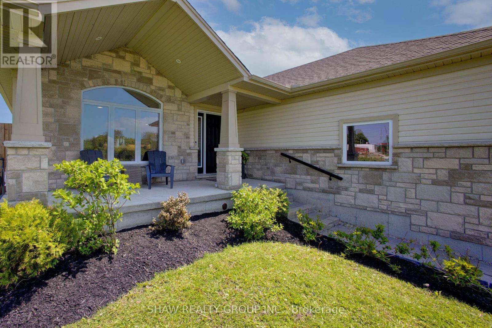 Minto, ON N0G1Z0,37 LORNE STREET W