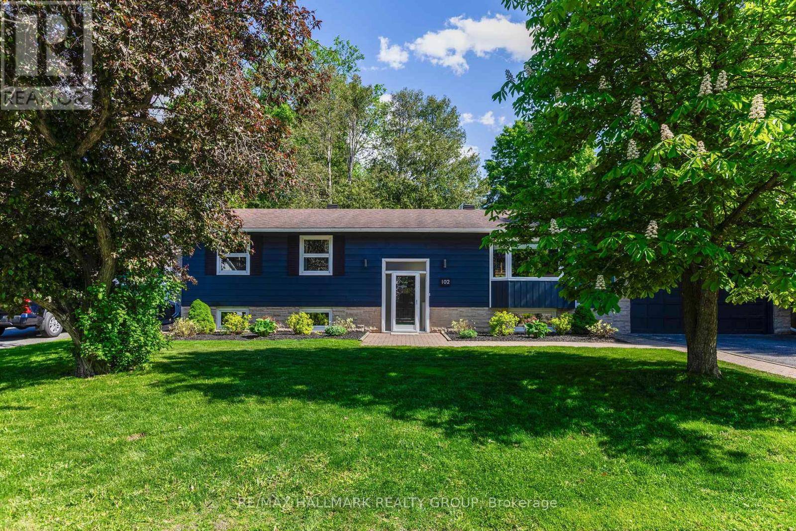 Ottawa, ON K2L1G3,102 COBURN AVENUE