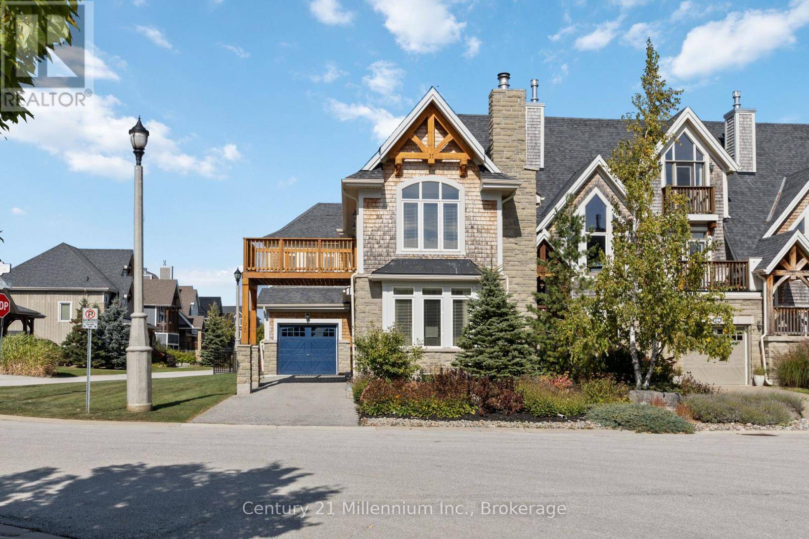 Blue Mountains, ON L9Y0B8,102 COMET LANE