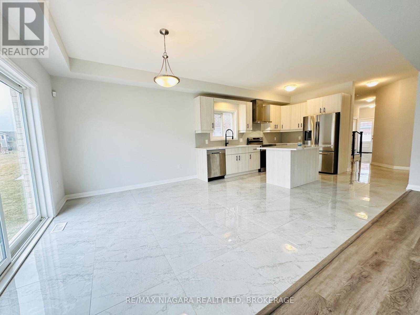 Thorold (confederation Heights), ON L2V4Y6,72 BUR OAK DRIVE