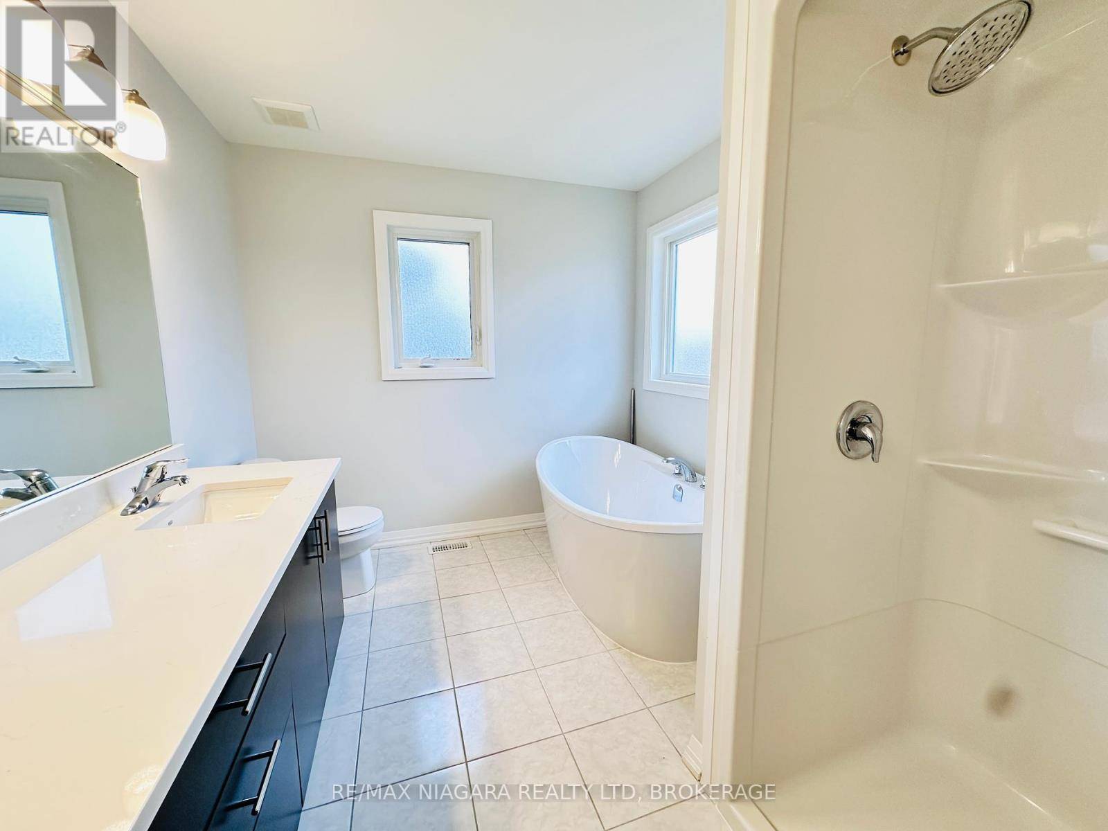 Thorold (confederation Heights), ON L2V4Y6,72 BUR OAK DRIVE