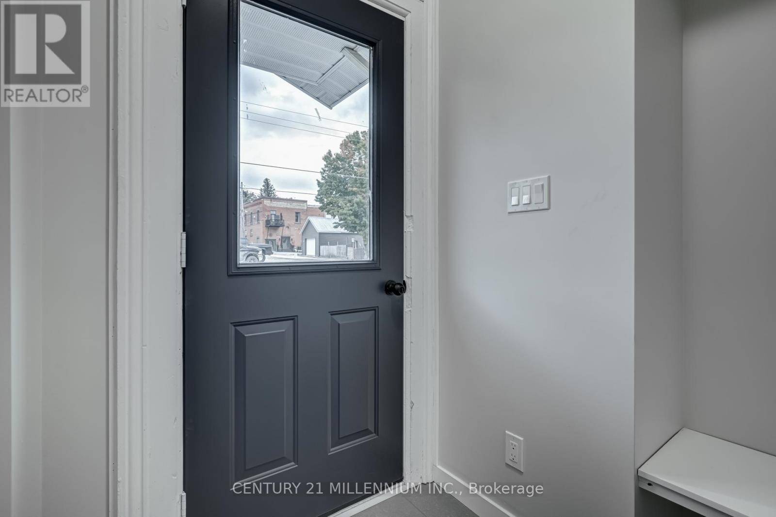 North Huron (wingham), ON N0G2W0,276 Edward ST #274