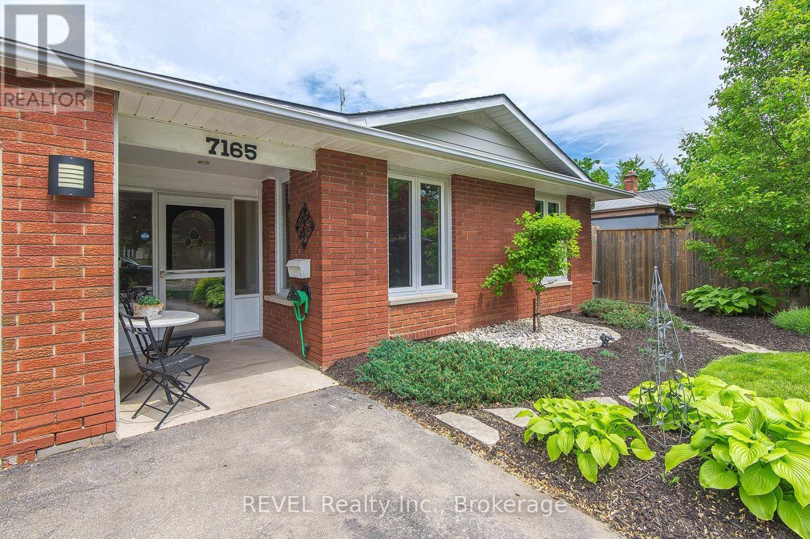 Niagara Falls (morrison), ON L2E5P1,7165 DIRDENE STREET