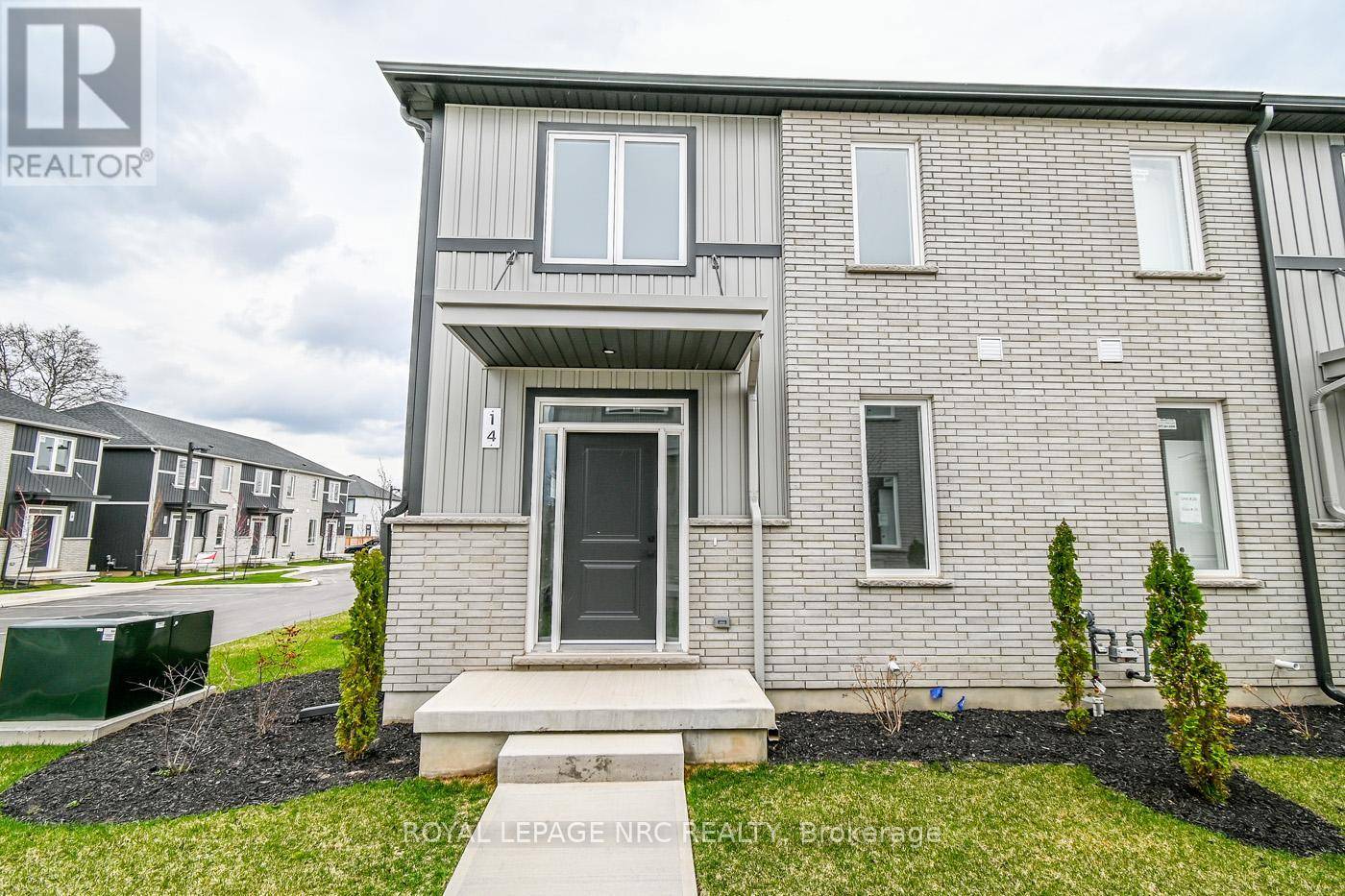 St. Catharines (oakdale), ON L2P0G4,121A MOFFATT ST #14