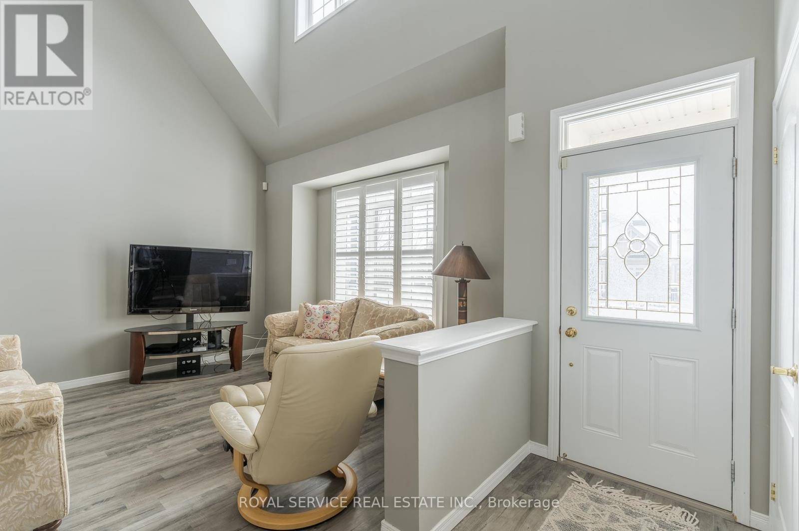 Cobourg, ON K9A0E2,804 LESLIE STREET