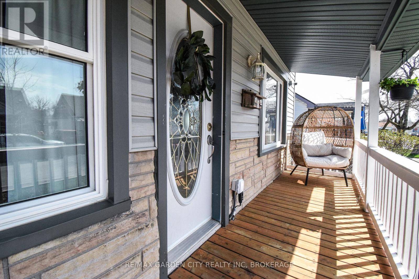Welland (lincoln/crowland), ON L3B4W8,20 AJAX AVENUE