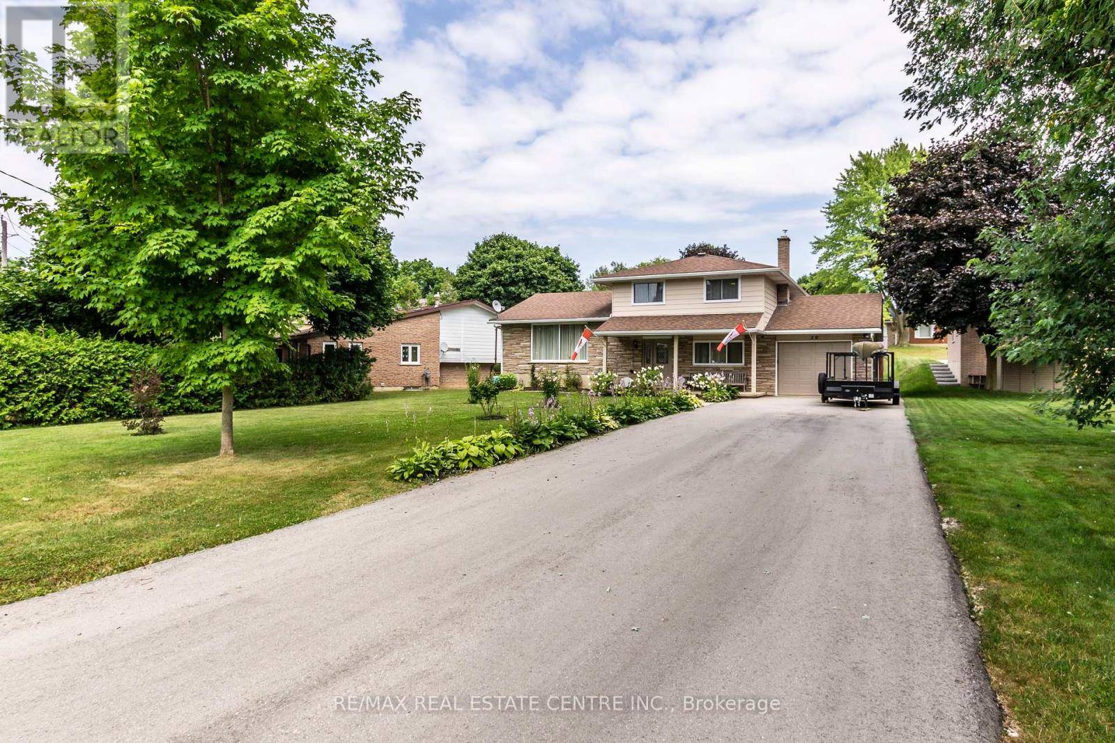 Brockton, ON N0G2V0,20 RIDOUT STREET