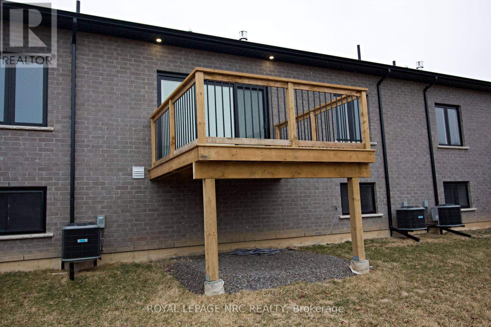 Port Colborne (sugarloaf), ON L3K0A8,736 CLARENCE STREET