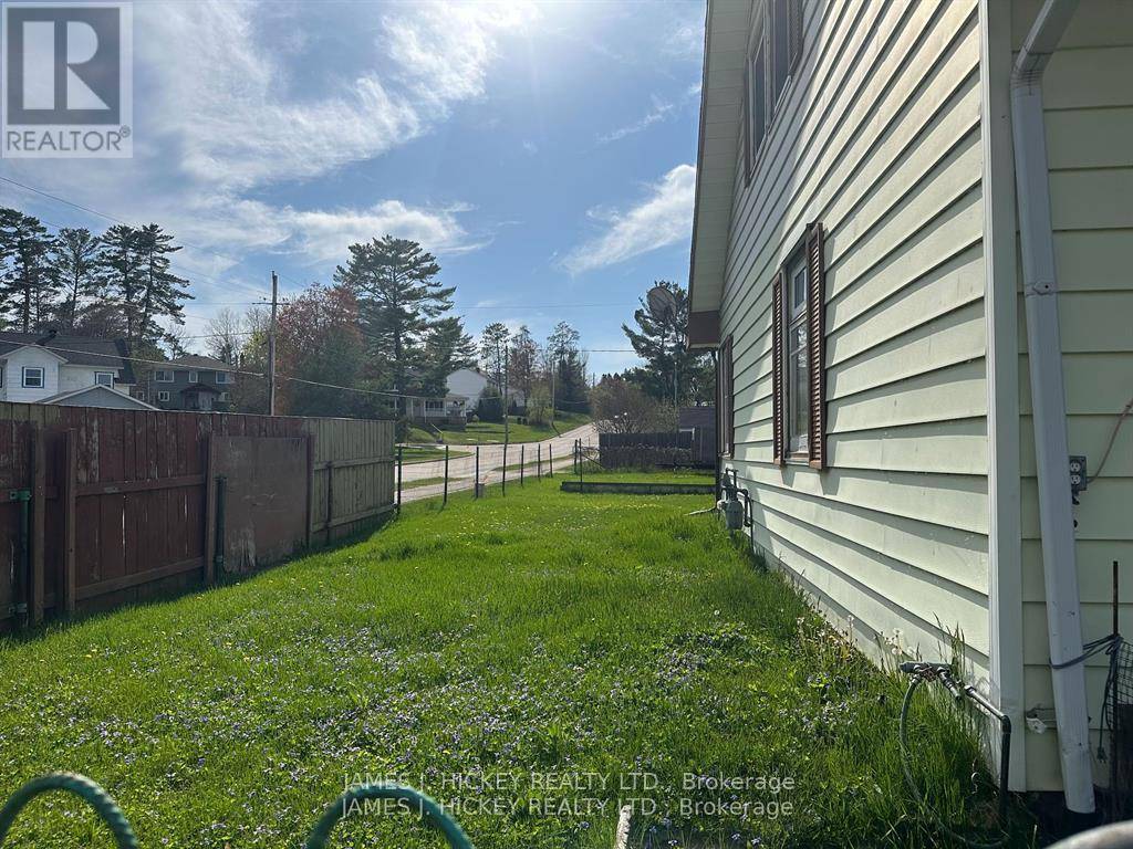 Deep River, ON K0J1P0,25 SPRUCE CRESCENT