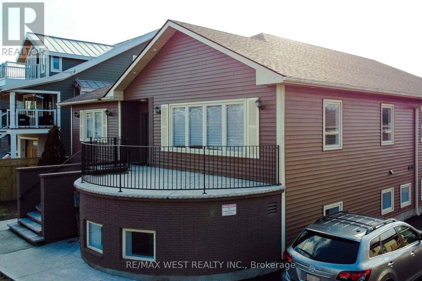 Hamilton (hamilton Beach), ON L8H6V9,180 BEACH BOULEVARD