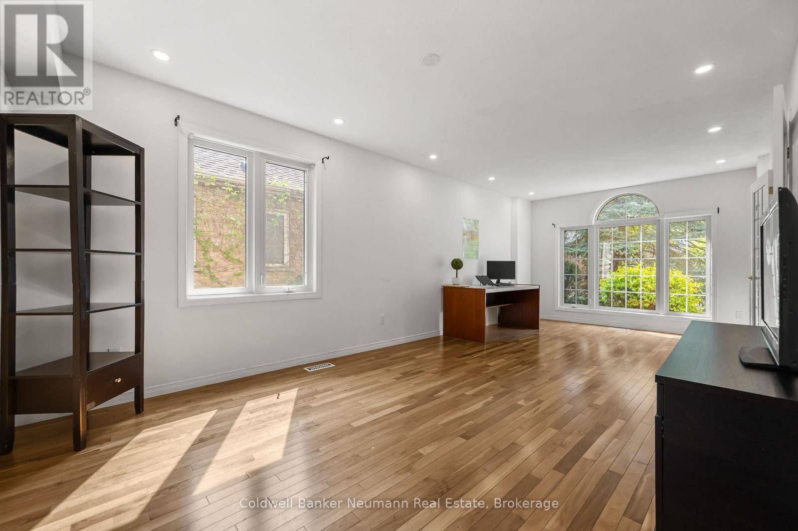 Guelph (pineridge/westminster Woods), ON N1L1J3,54 PINE RIDGE DRIVE