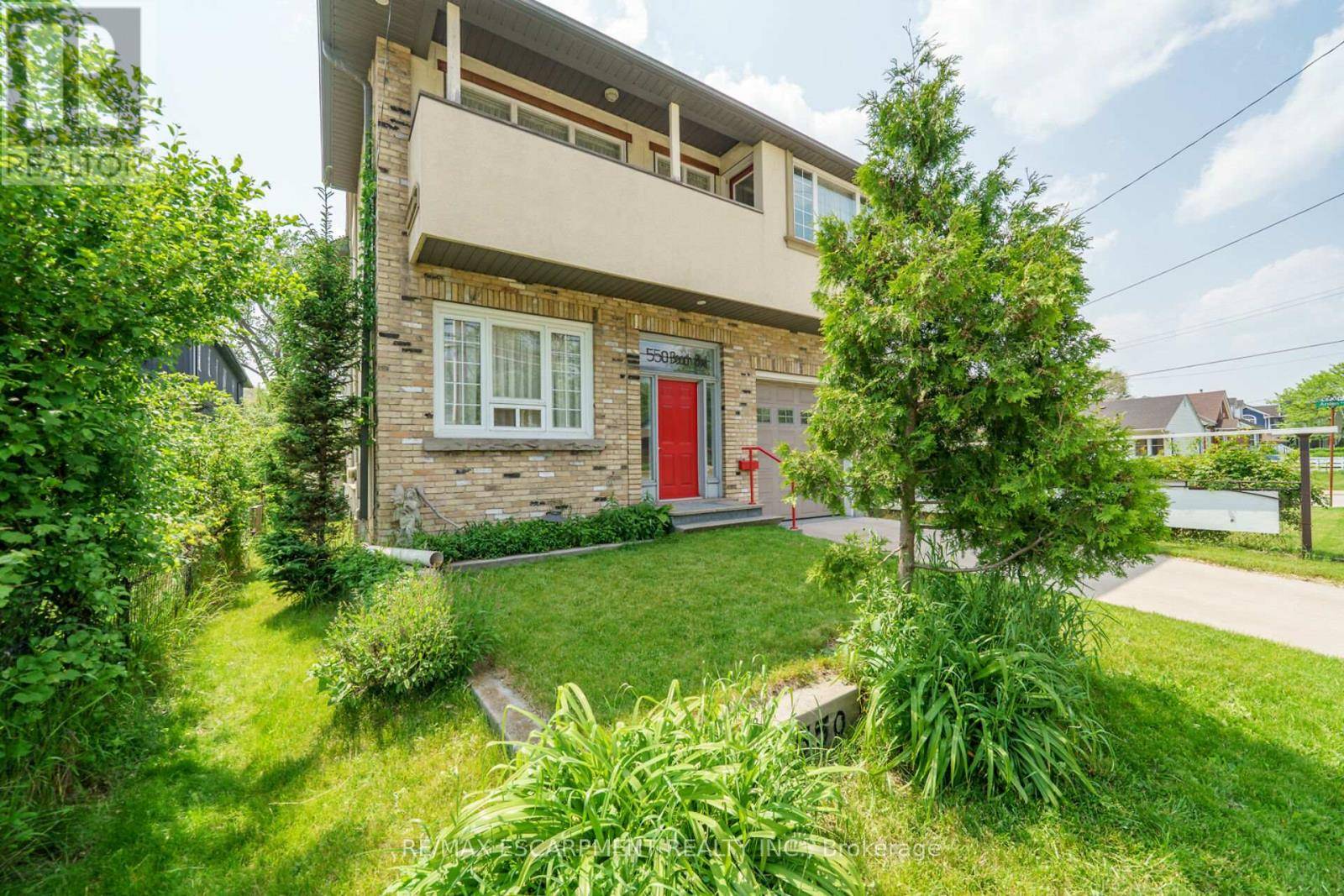 Hamilton (hamilton Beach), ON L8H6X3,550 BEACH BOULEVARD