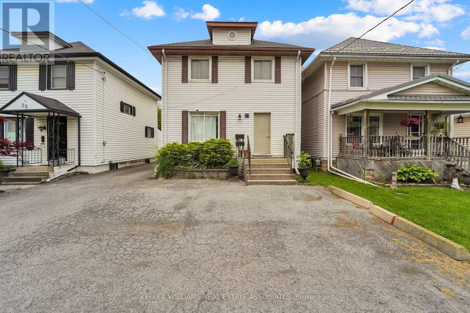 St. Catharines (e. Chester), ON L2R3W8,27 Berryman AVE #Main