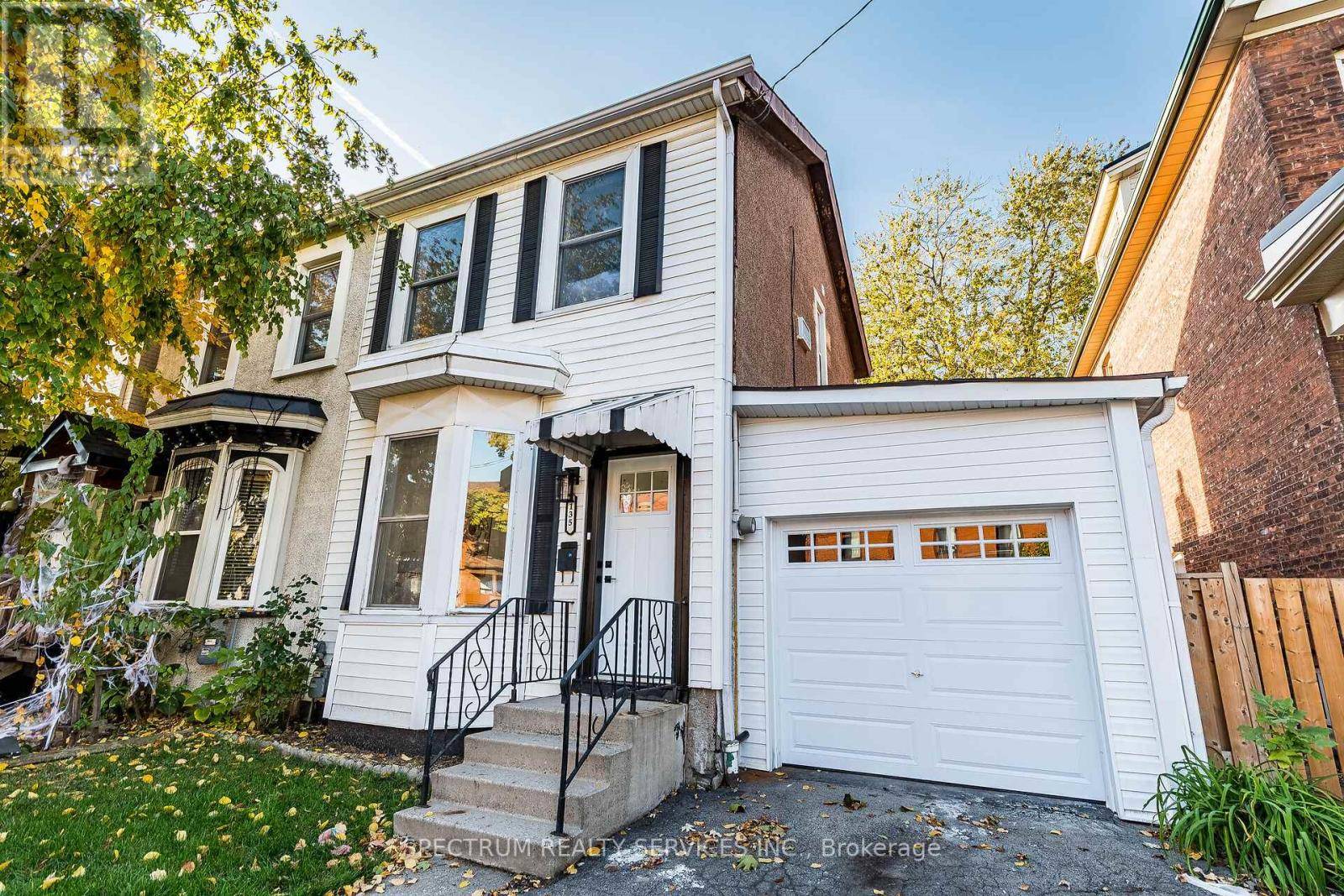Hamilton (landsdale), ON L8L5H8,135 EAST AVENUE N