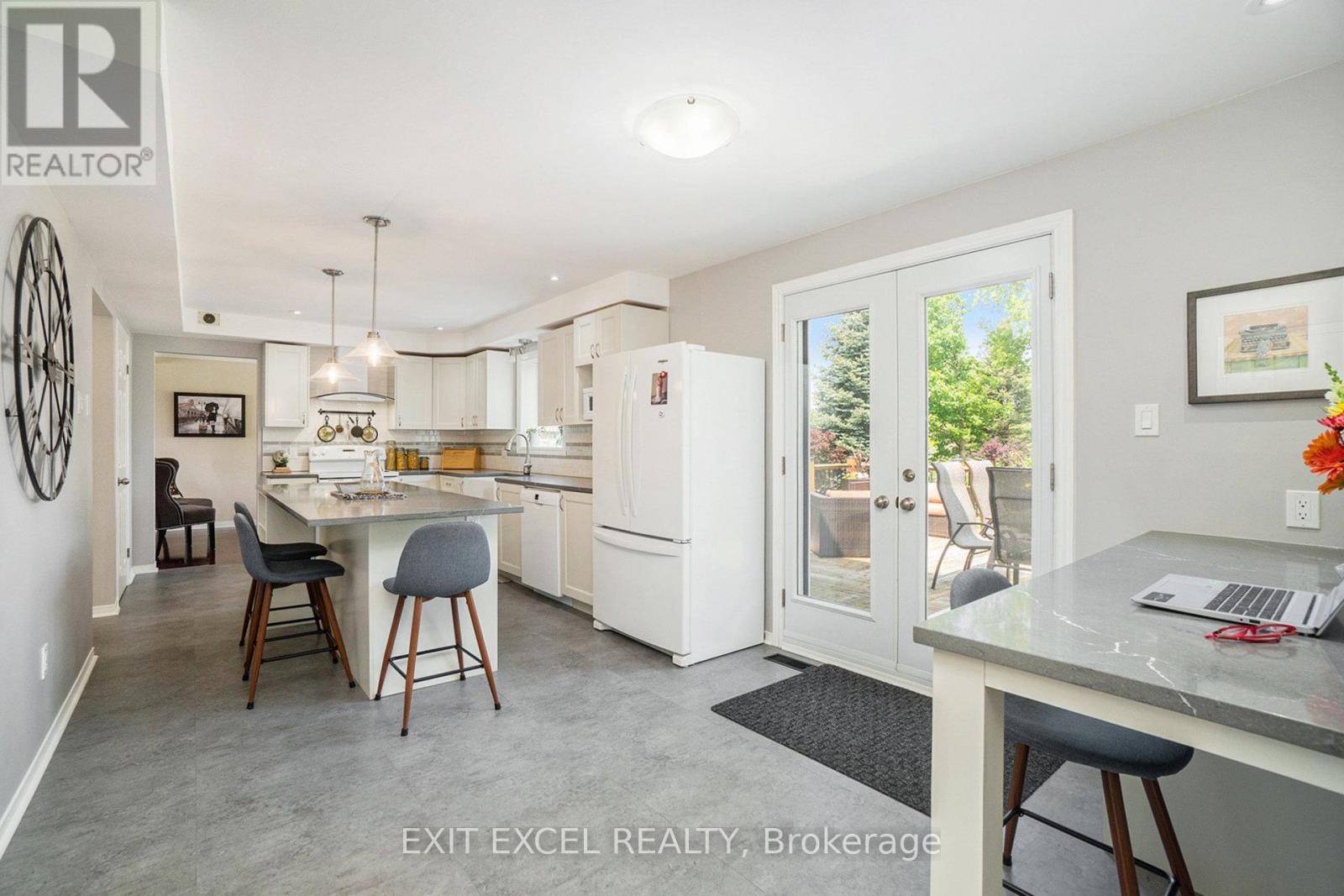 Ottawa, ON K4P1M7,1551 STANLEYFIELD CRESCENT