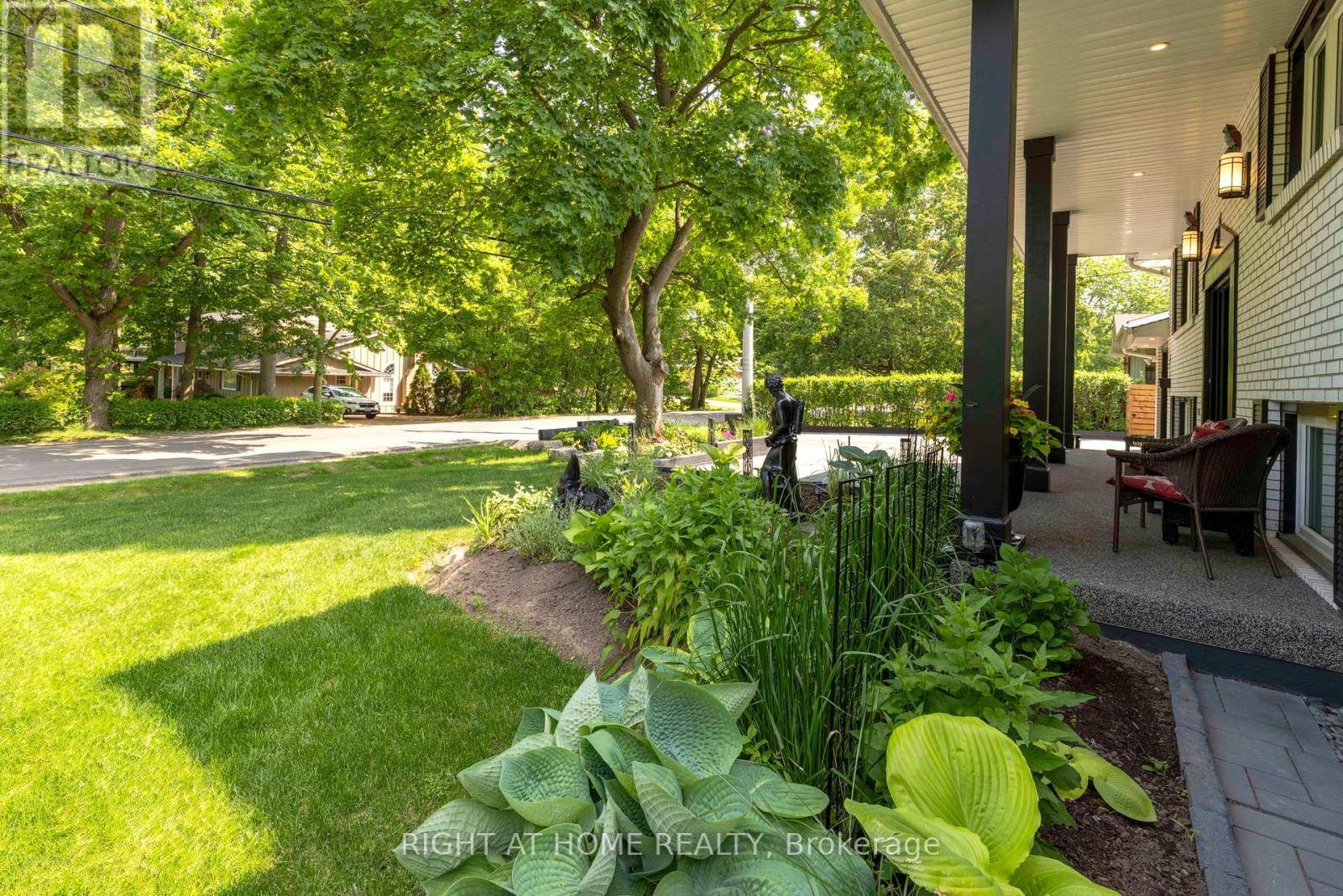 St. Catharines (glendale/glenridge), ON L2T1X1,212 LOCKHART DRIVE