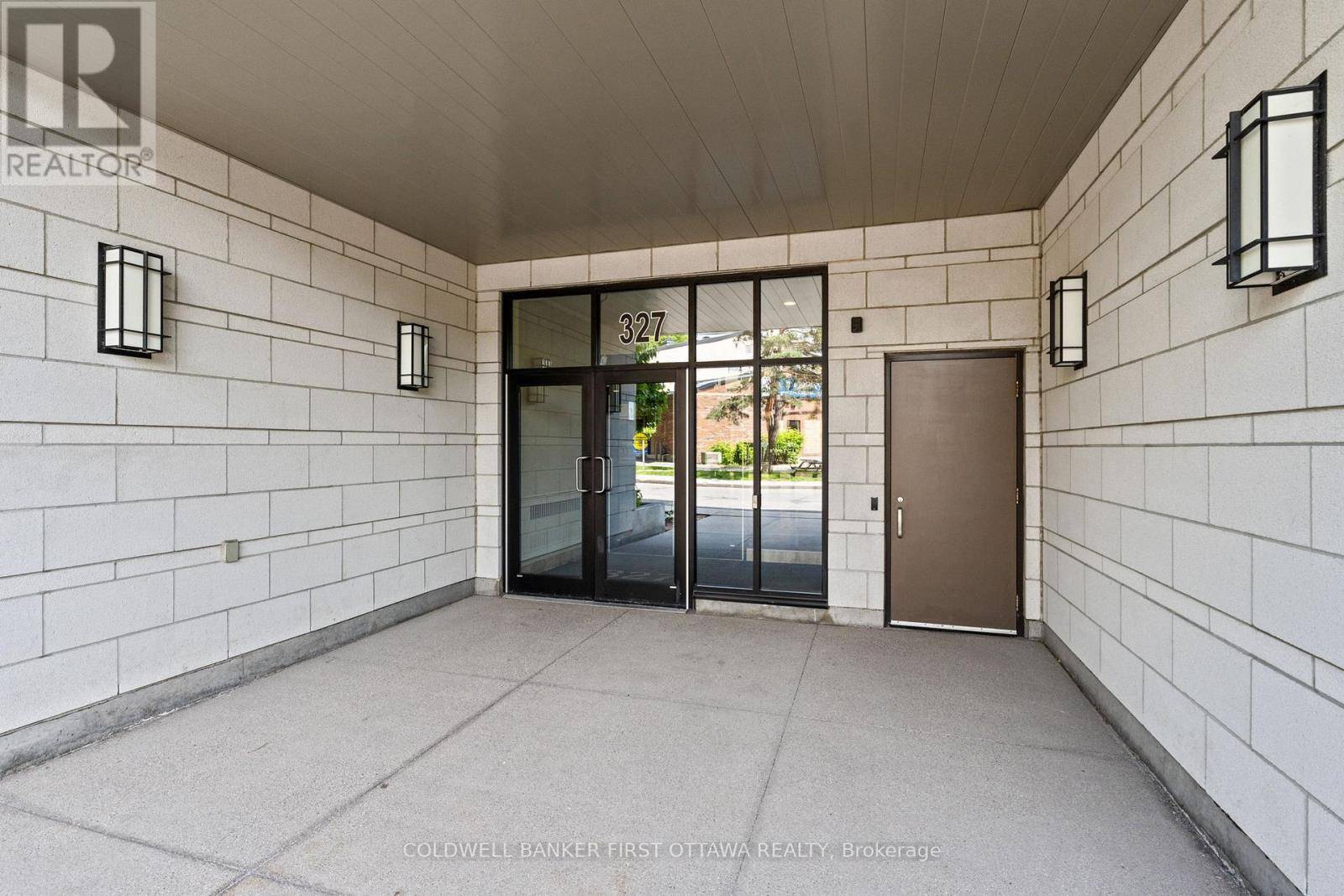 Ottawa, ON K1Y1R6,327 BREEZEHILL AVE South #705