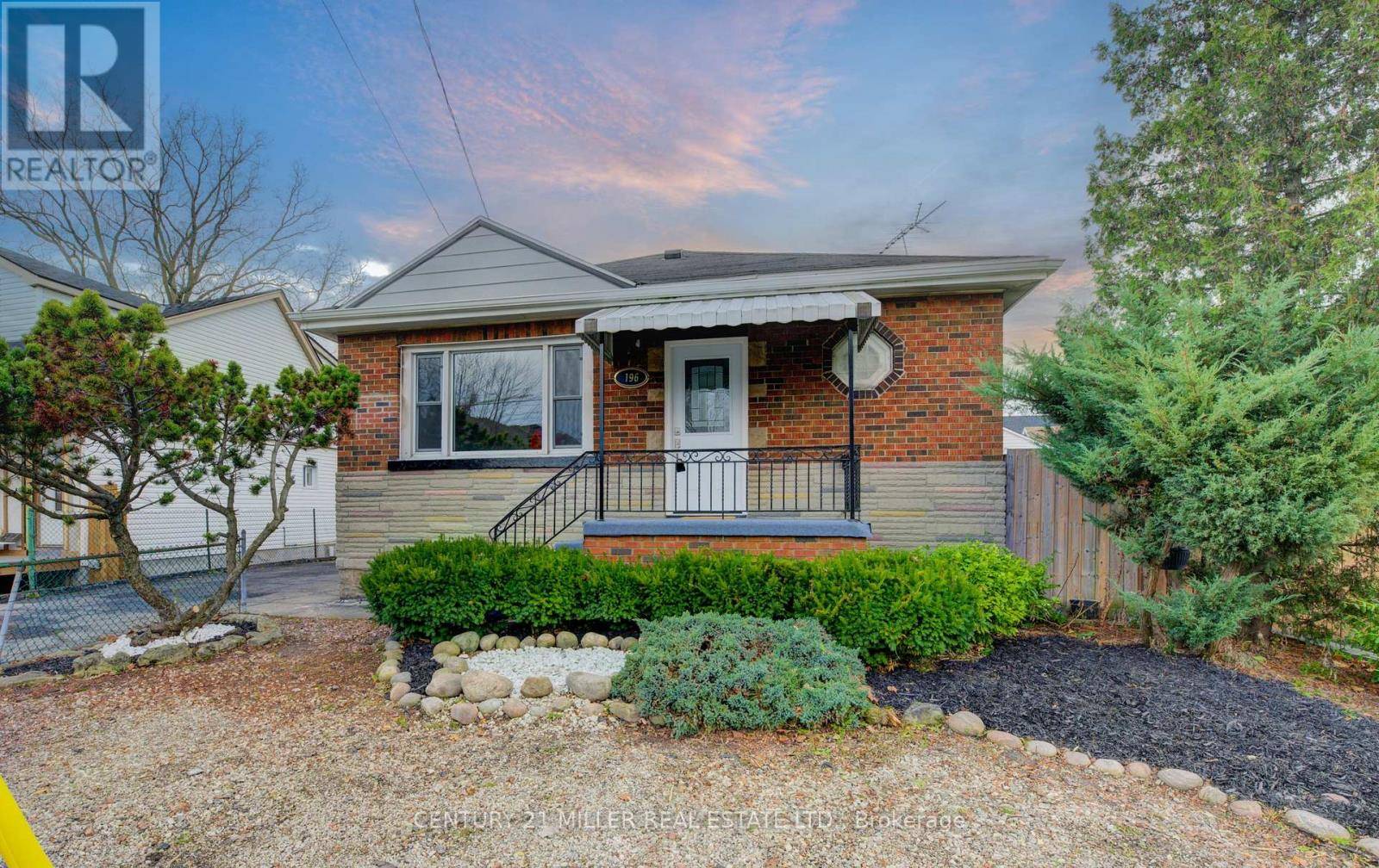 Hamilton (centremount), ON L9A1K9,196 QUEENSDALE AVENUE E