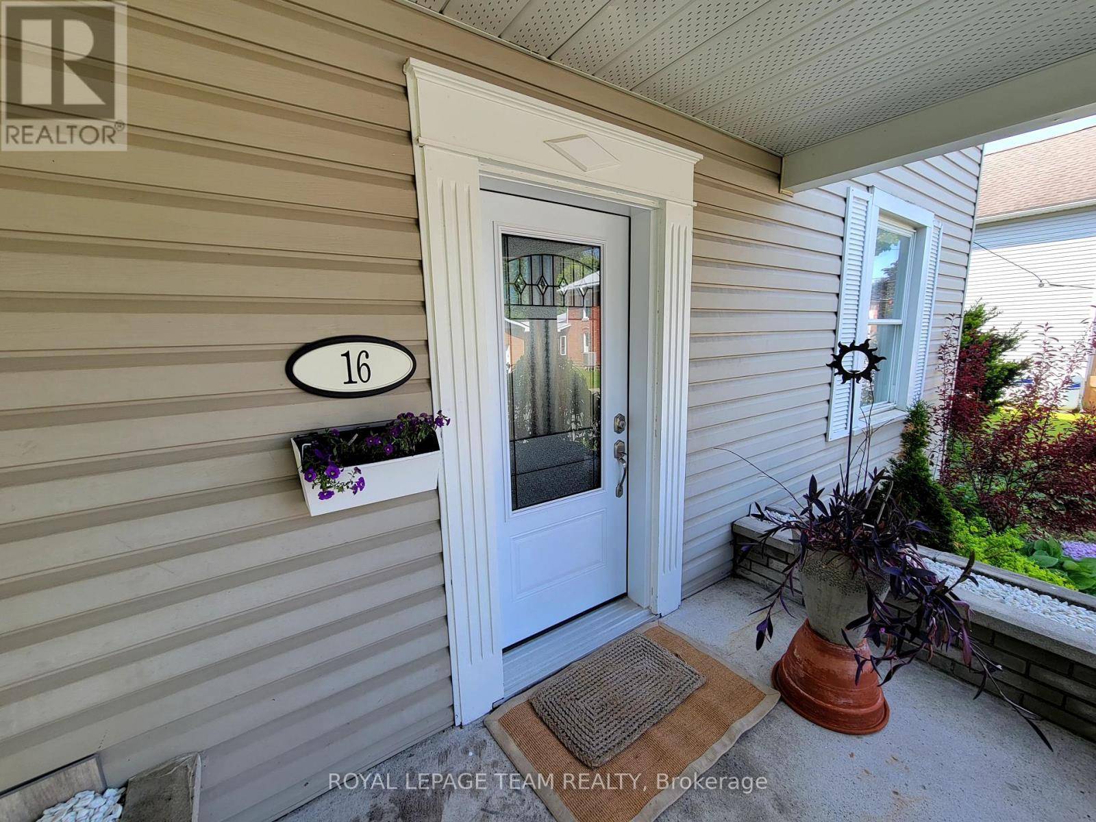 North Glengarry, ON K0C1T0,16 PETER STREET S