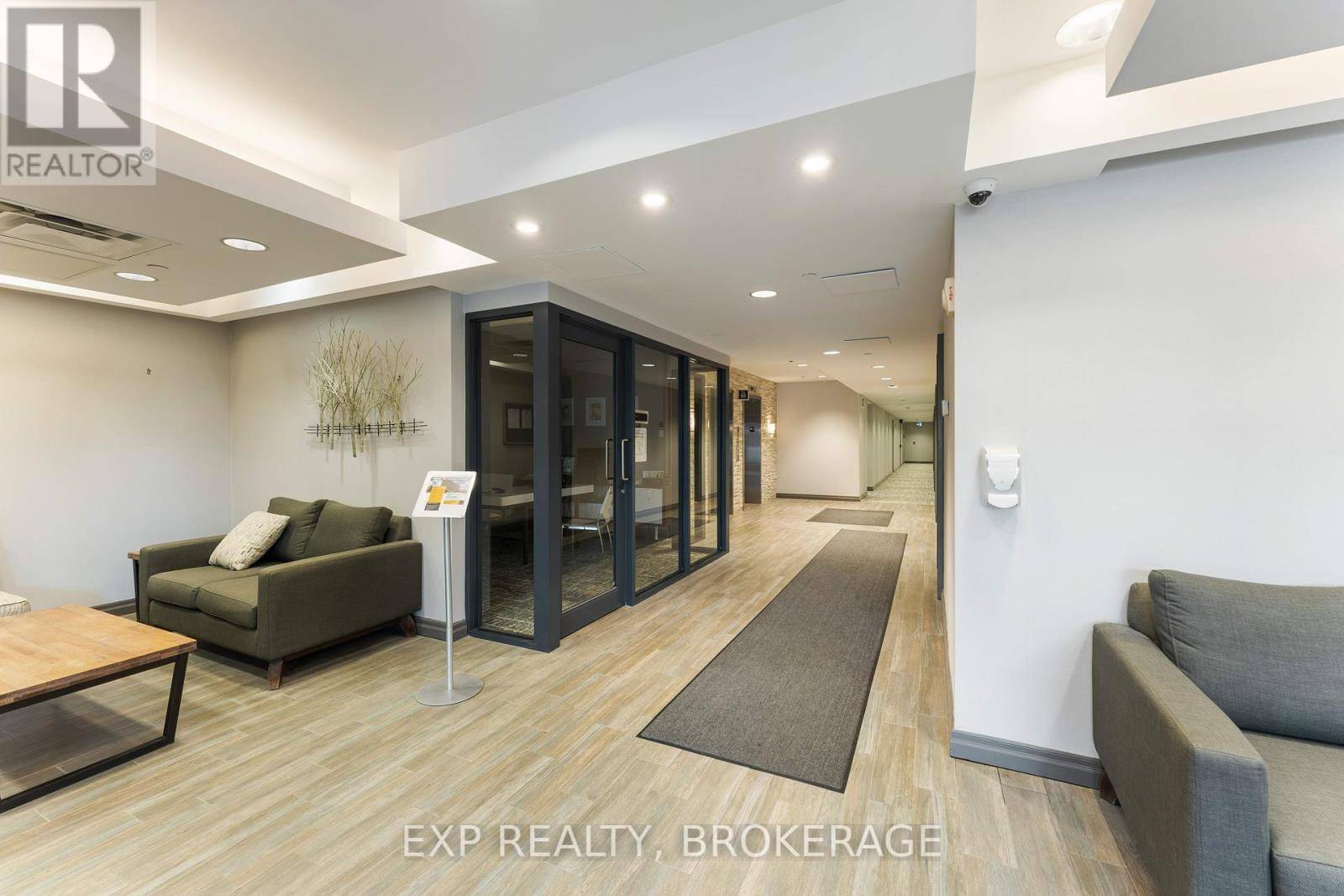 Kingston (east Of Sir John A. Blvd), ON K7K0G6,121 Queen ST #306