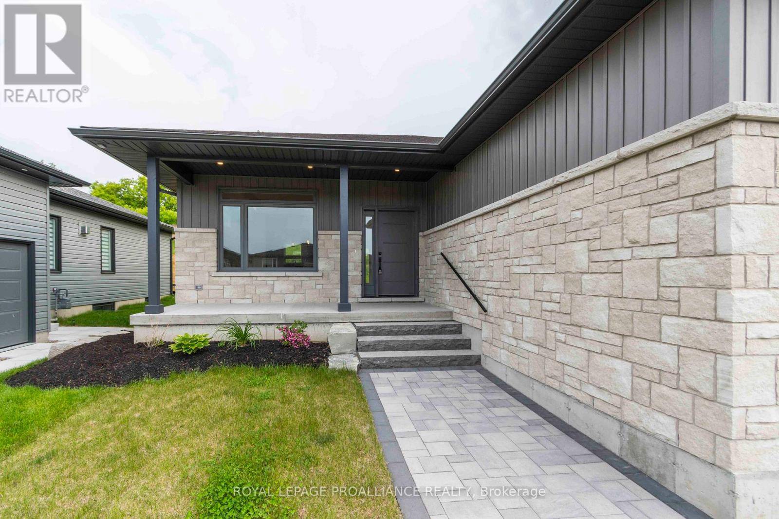 Quinte West (murray Ward), ON K8V0L5,23 SCHMIDT WAY