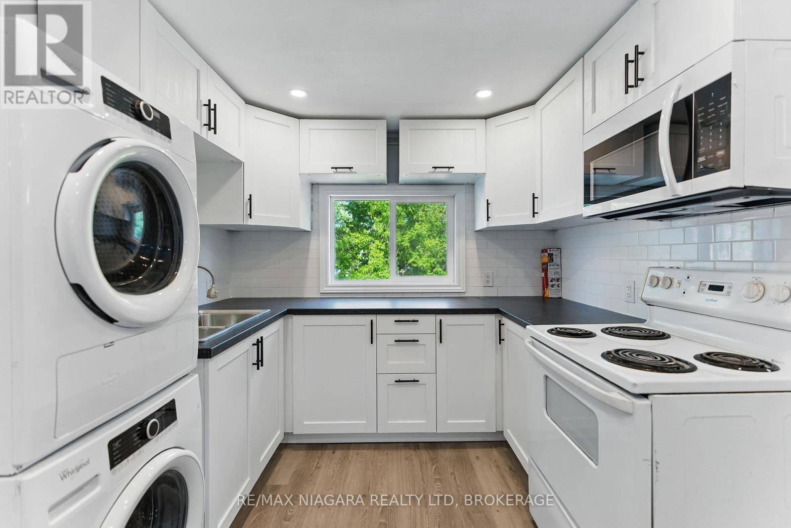 Welland (lincoln/crowland), ON L3B1N8,290 Scholfield AVE South #Upper