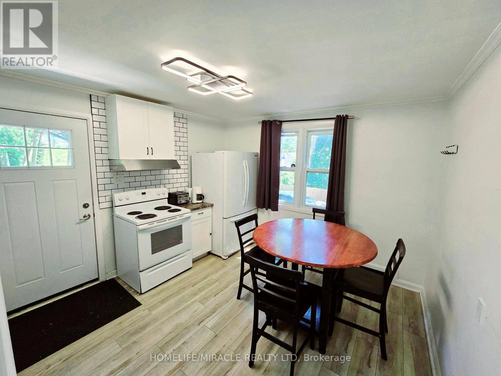 London South (south H), ON N6C2C5,24 FAIRVIEW COURT