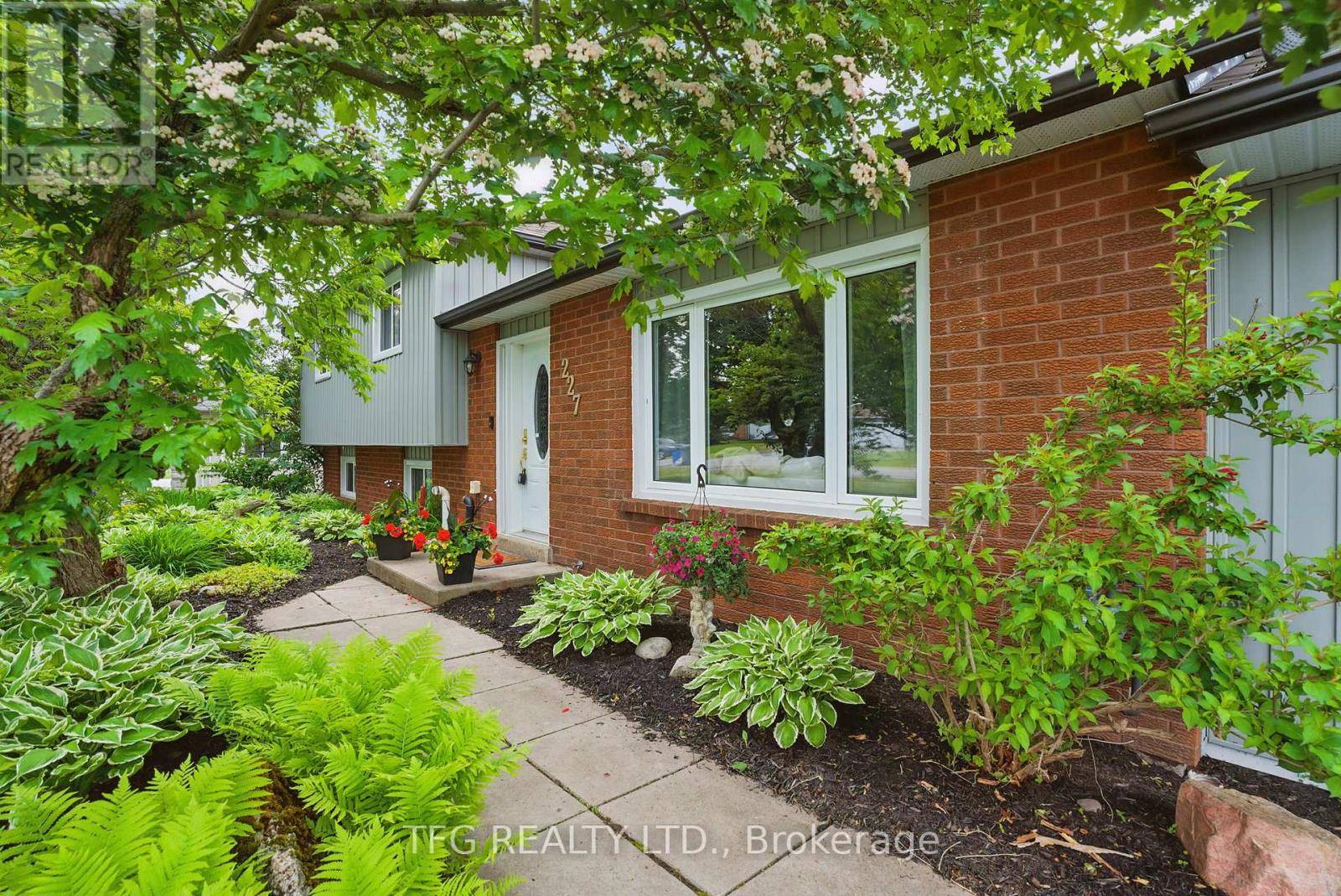 Kawartha Lakes (pontypool), ON L0A1K0,227 CORBETT DRIVE