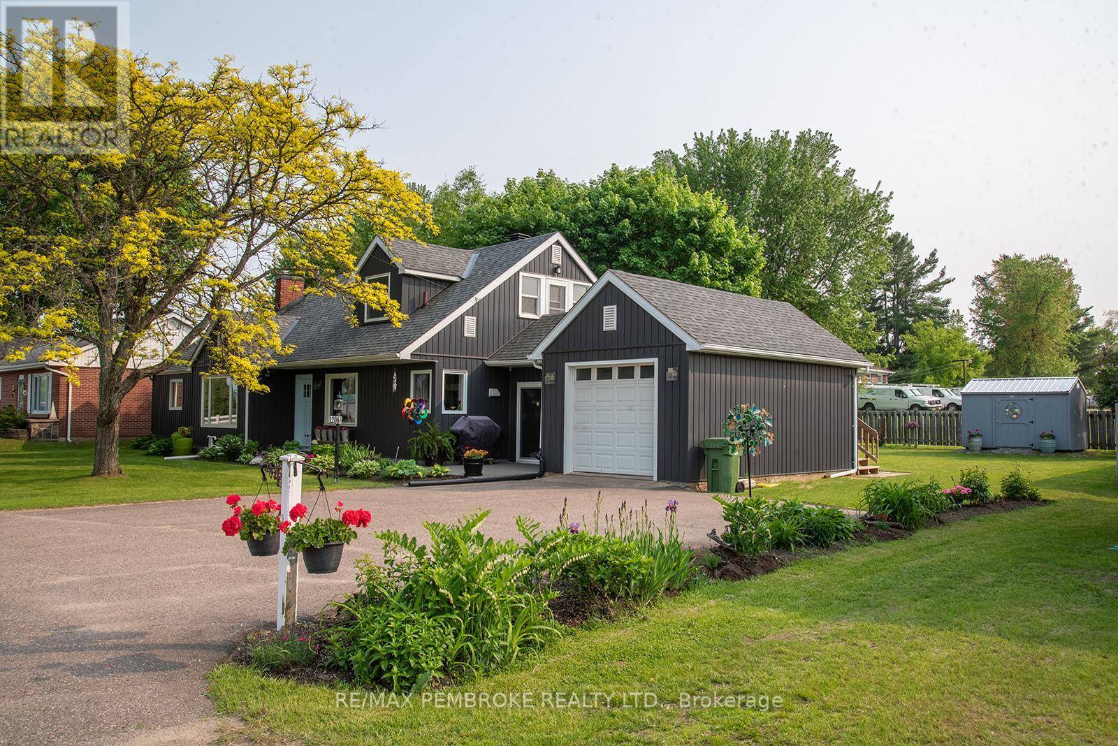 Laurentian Valley, ON K8A7R7,1206 PEMBROKE STREET E