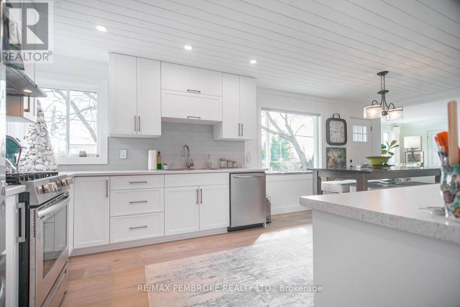 Laurentian Valley, ON K8A7R7,1206 PEMBROKE STREET E