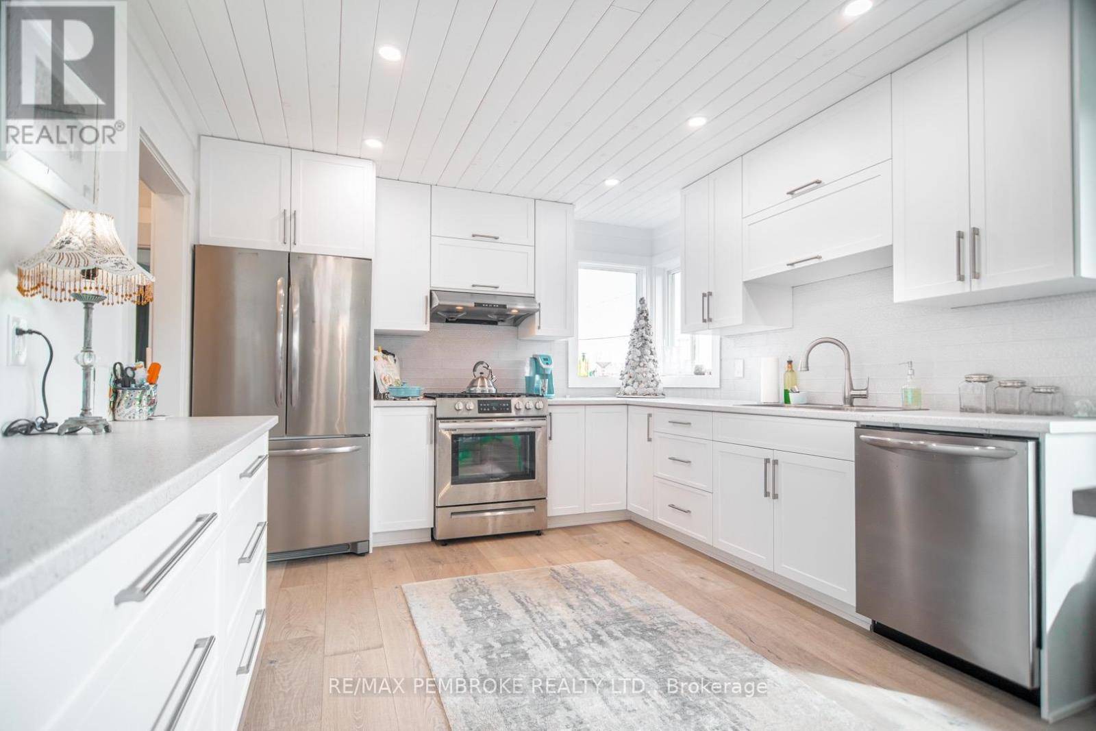 Laurentian Valley, ON K8A7R7,1206 PEMBROKE STREET E