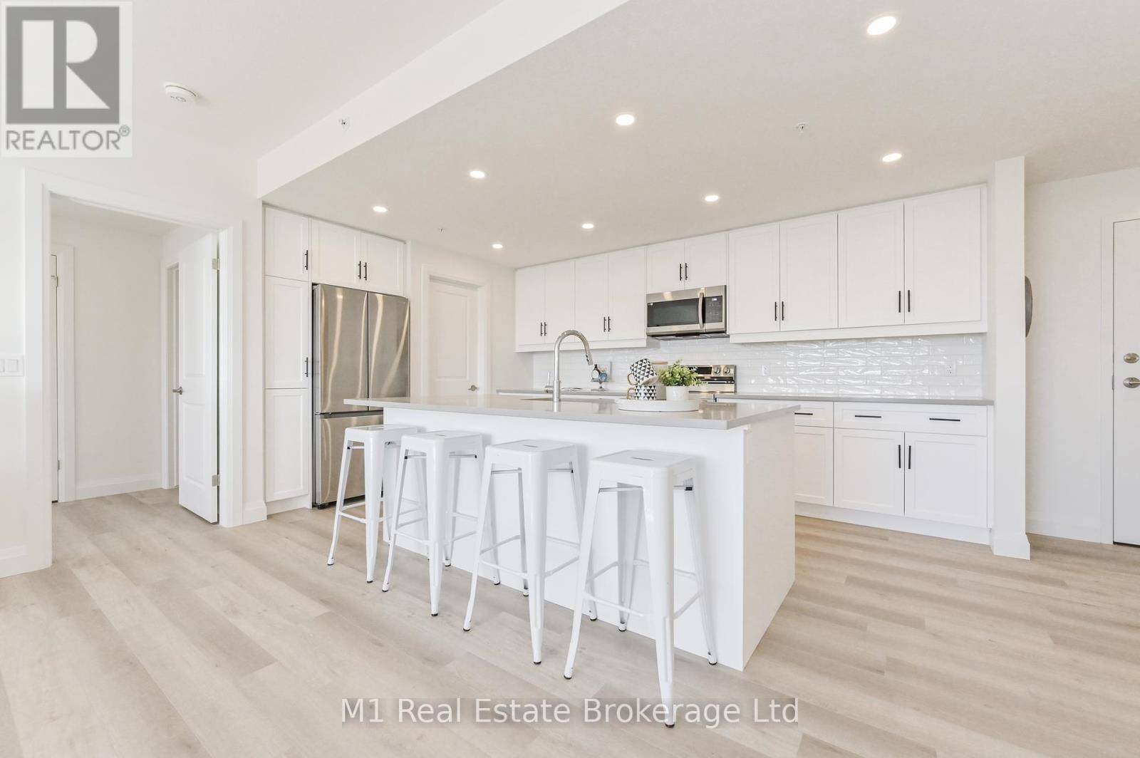 Centre Wellington (fergus), ON N1M0K5,99B Farley RD #206