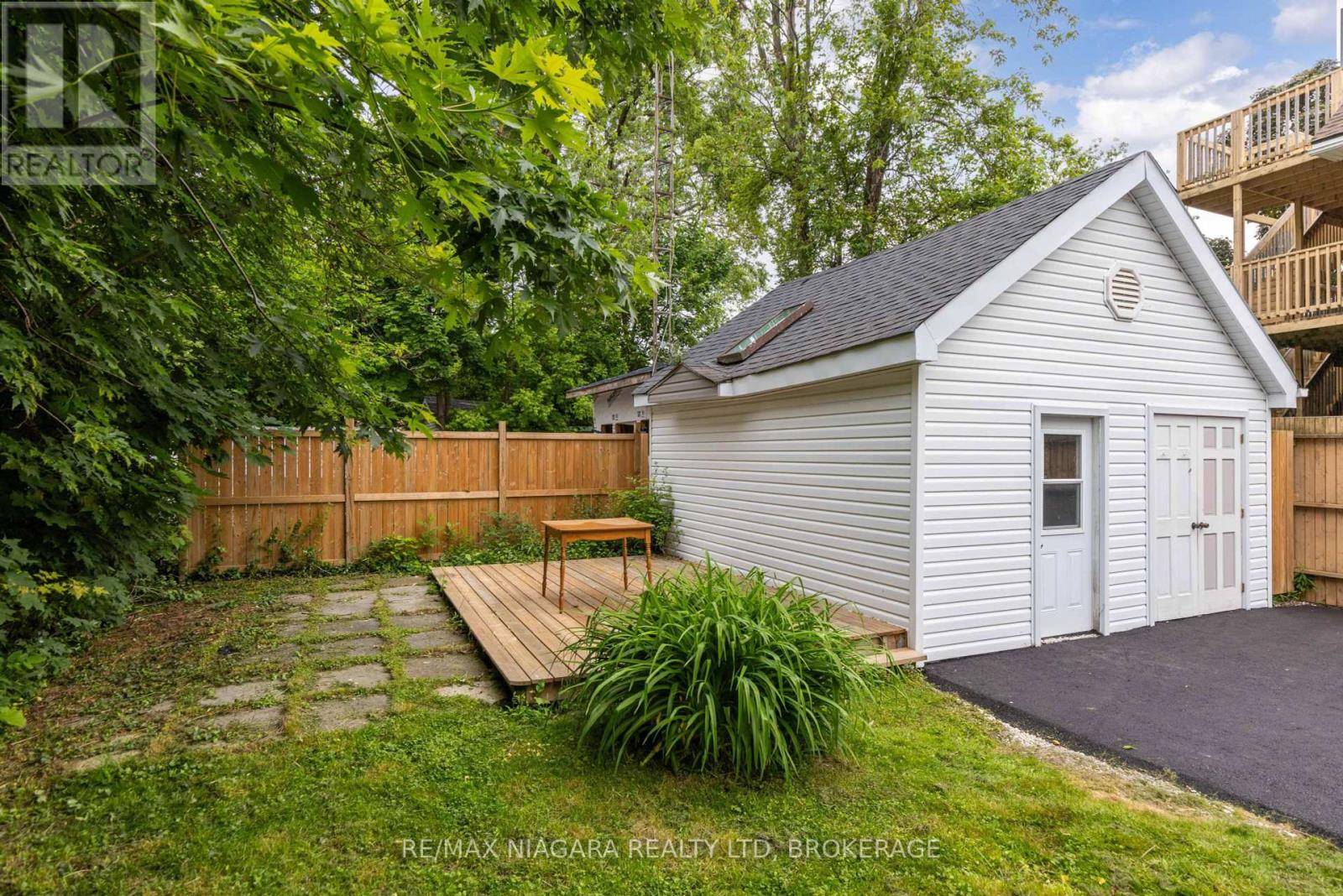 Niagara Falls (cherrywood), ON L2E2M7,4993 MAPLE STREET