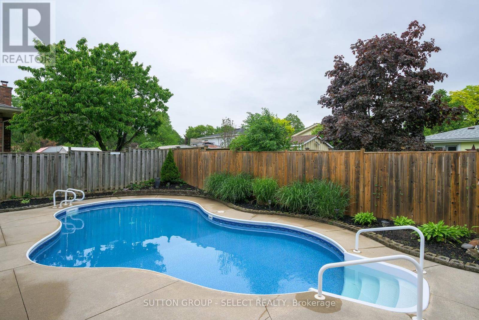 London South (south Q), ON N6C5P5,108 GOLFDALE CRESCENT