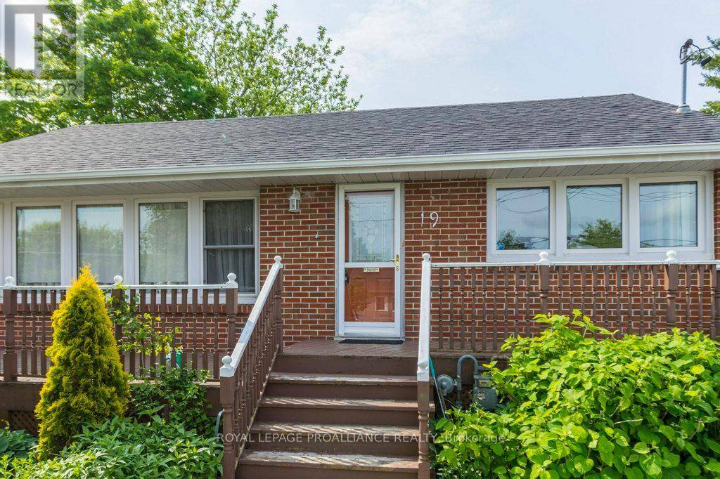Belleville (belleville Ward), ON K8P2J7,19 CRAIG STREET