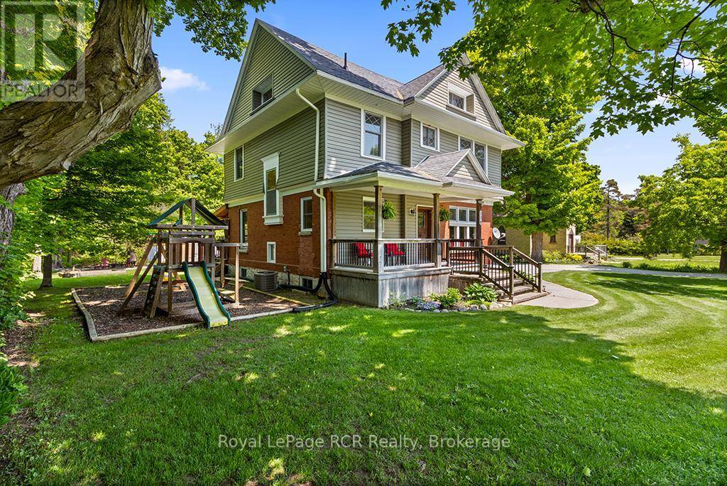South Bruce Peninsula, ON N0H1P0,136 QUEEN STREET W