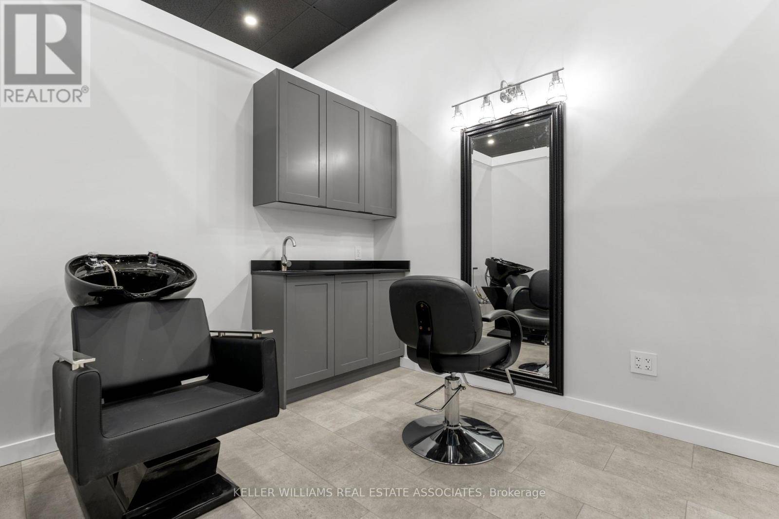 Guelph (downtown), ON N1H4E4,45 Wyndham ST North #7
