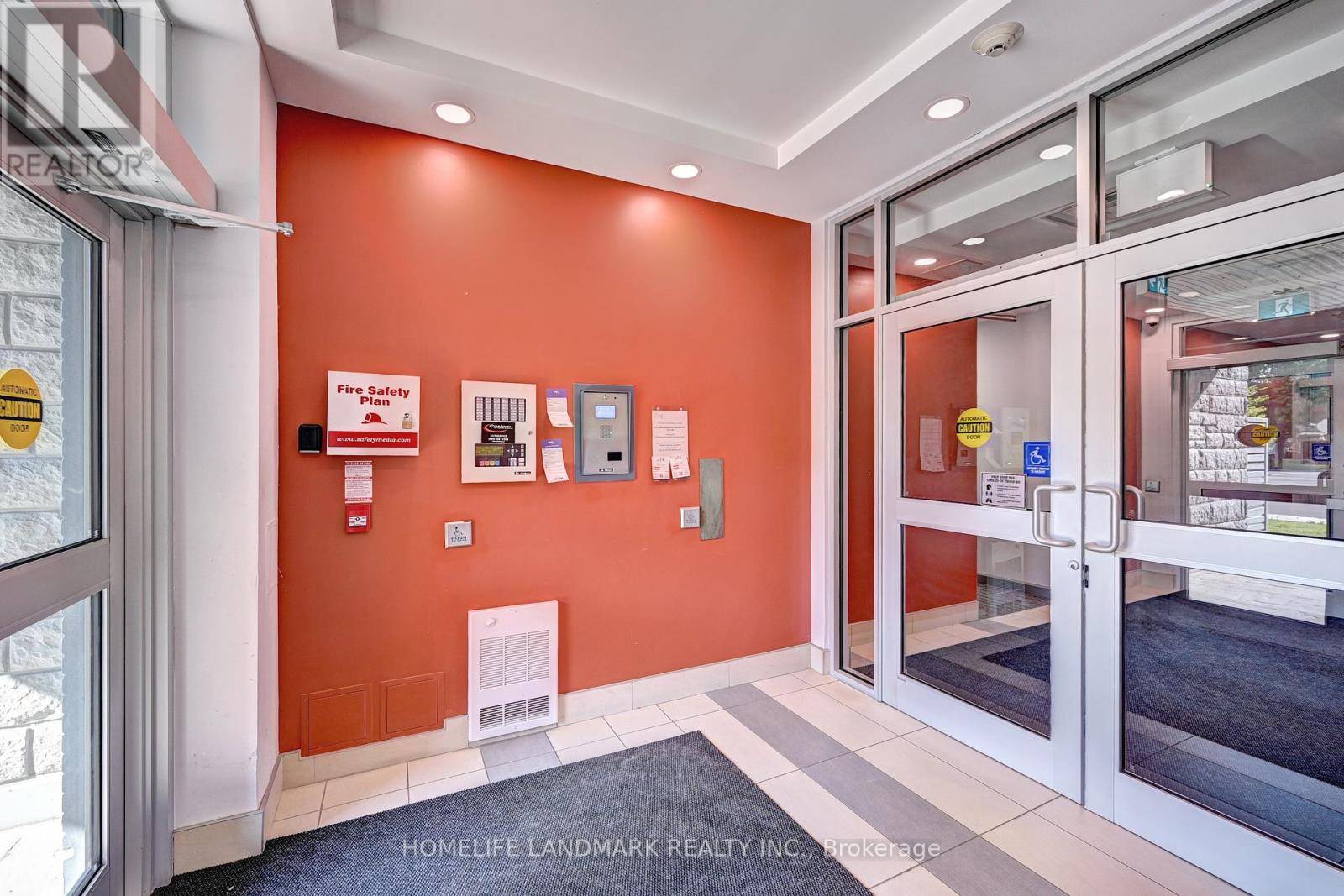 Hamilton (ainslie Wood), ON L8S3A1,77 Leland ST West #301