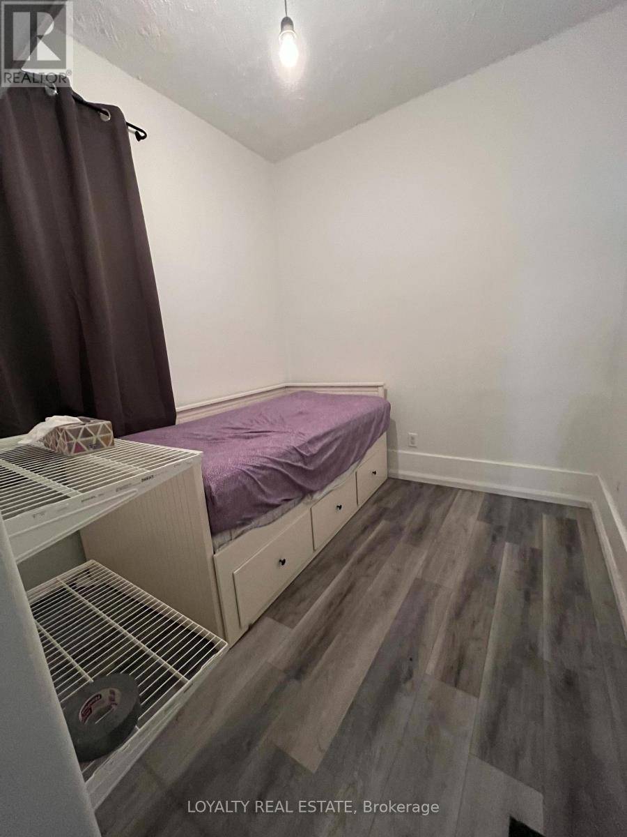 Kingston (central City East), ON K7L3Y8,194 VICTORIA STREET