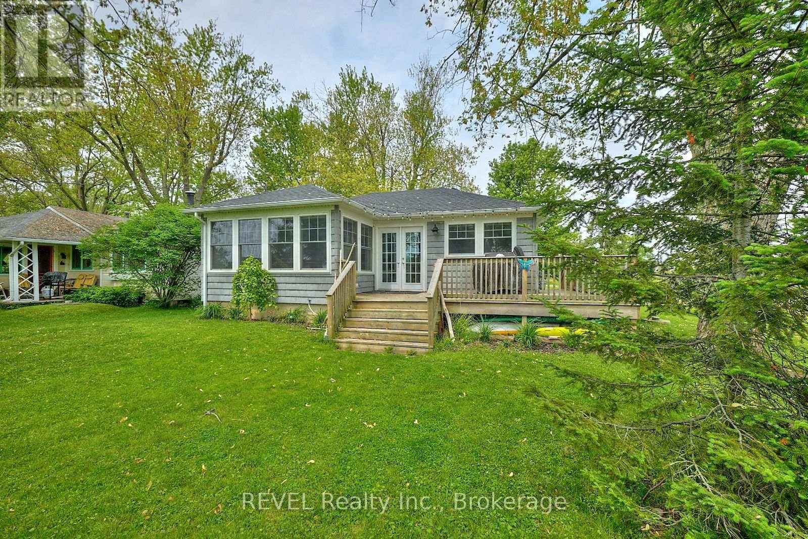 Wainfleet (lakeshore), ON L0S1V0,11138 CHURCHILL AVENUE