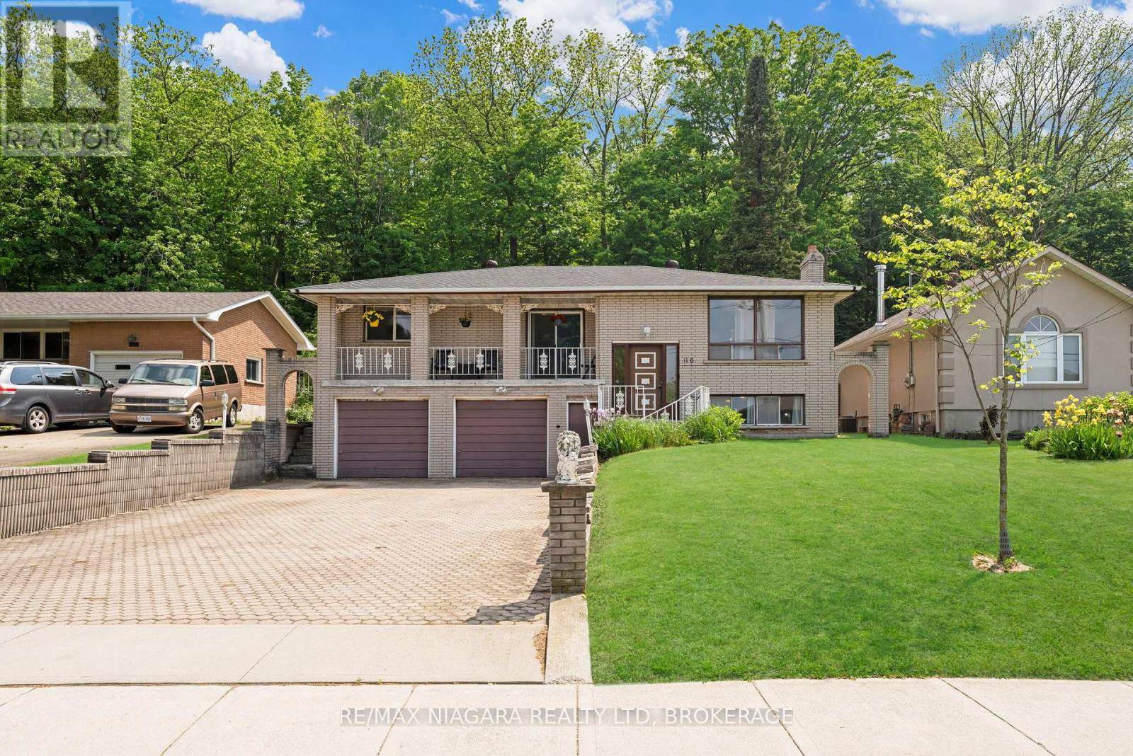 Hamilton (stoney Creek), ON L8G3B7,116 PINE DRIVE