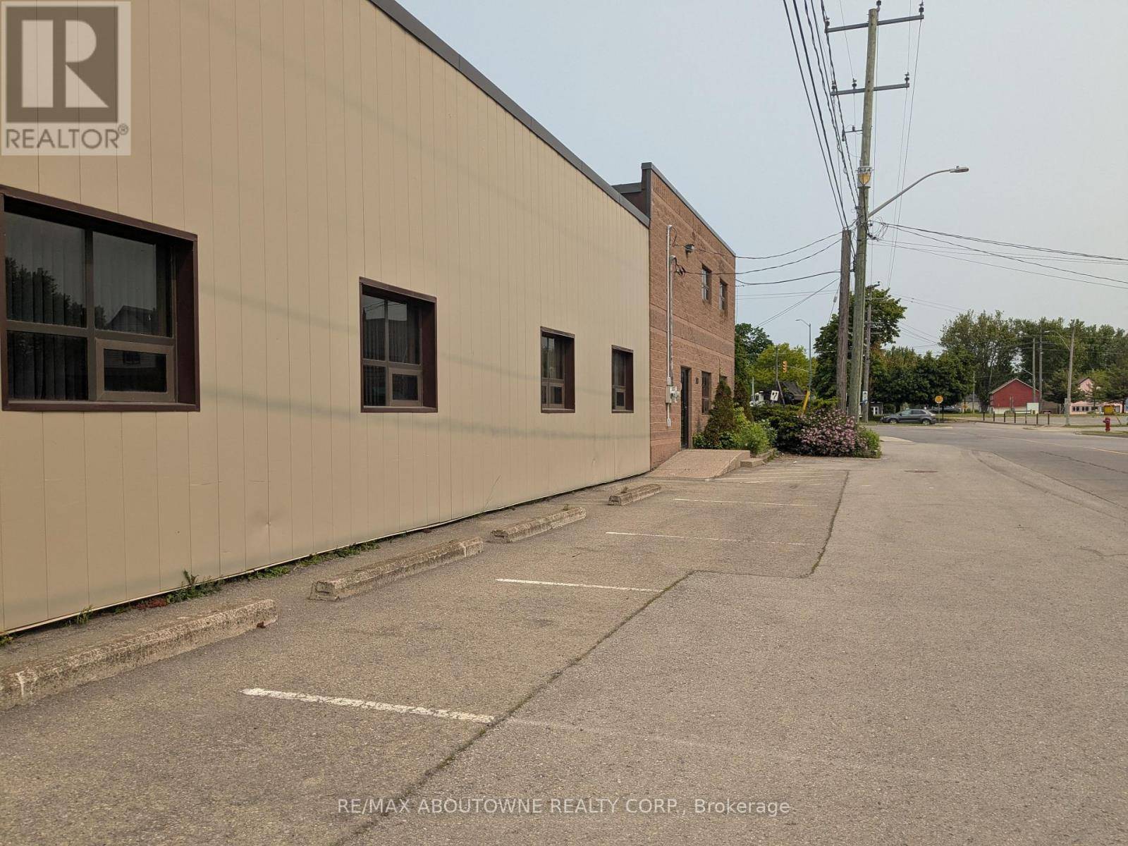 Port Colborne, ON L3K5V8,198 WELLAND STREET