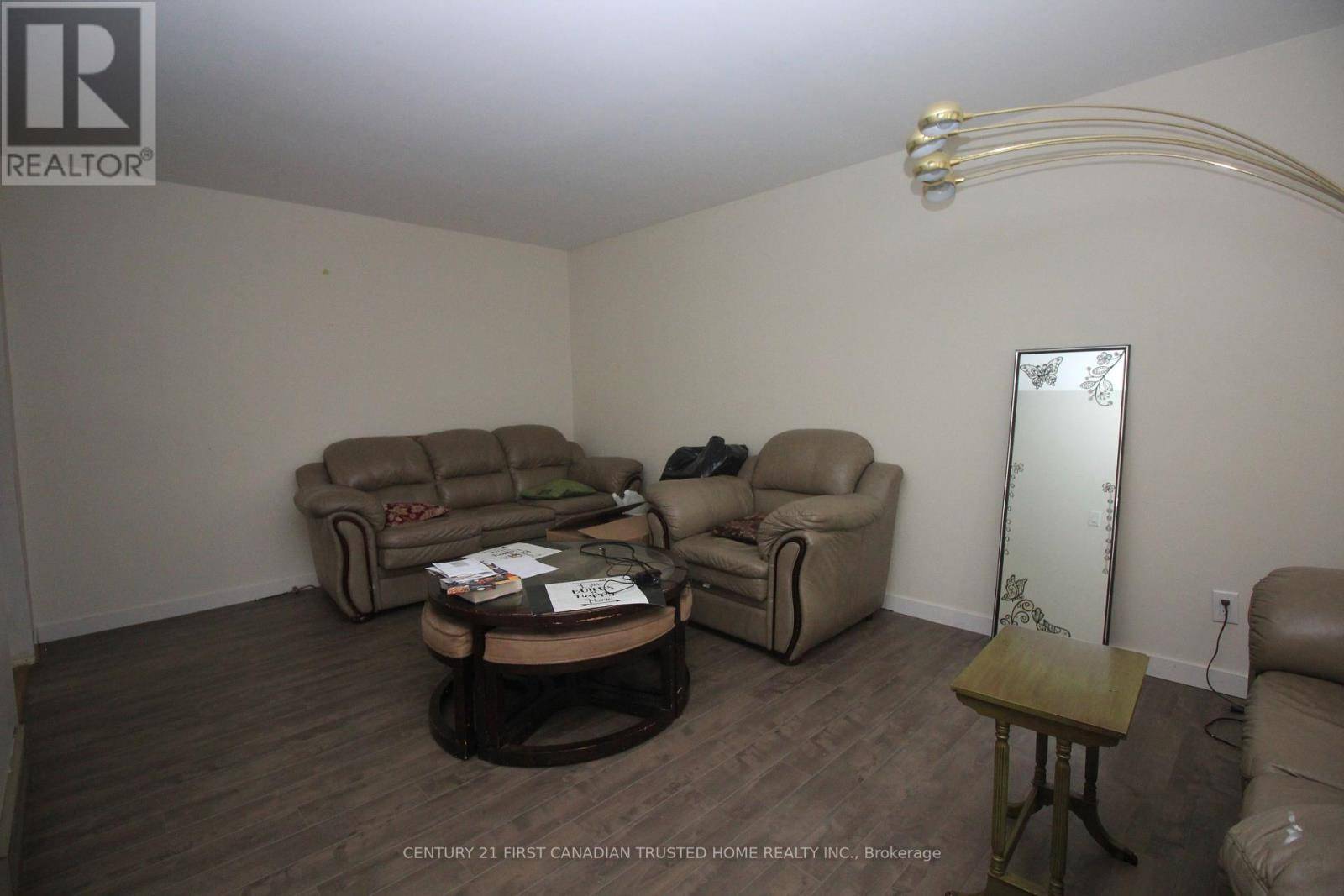 London South (south Y), ON N6E1S2,664 MILLBANK DRIVE
