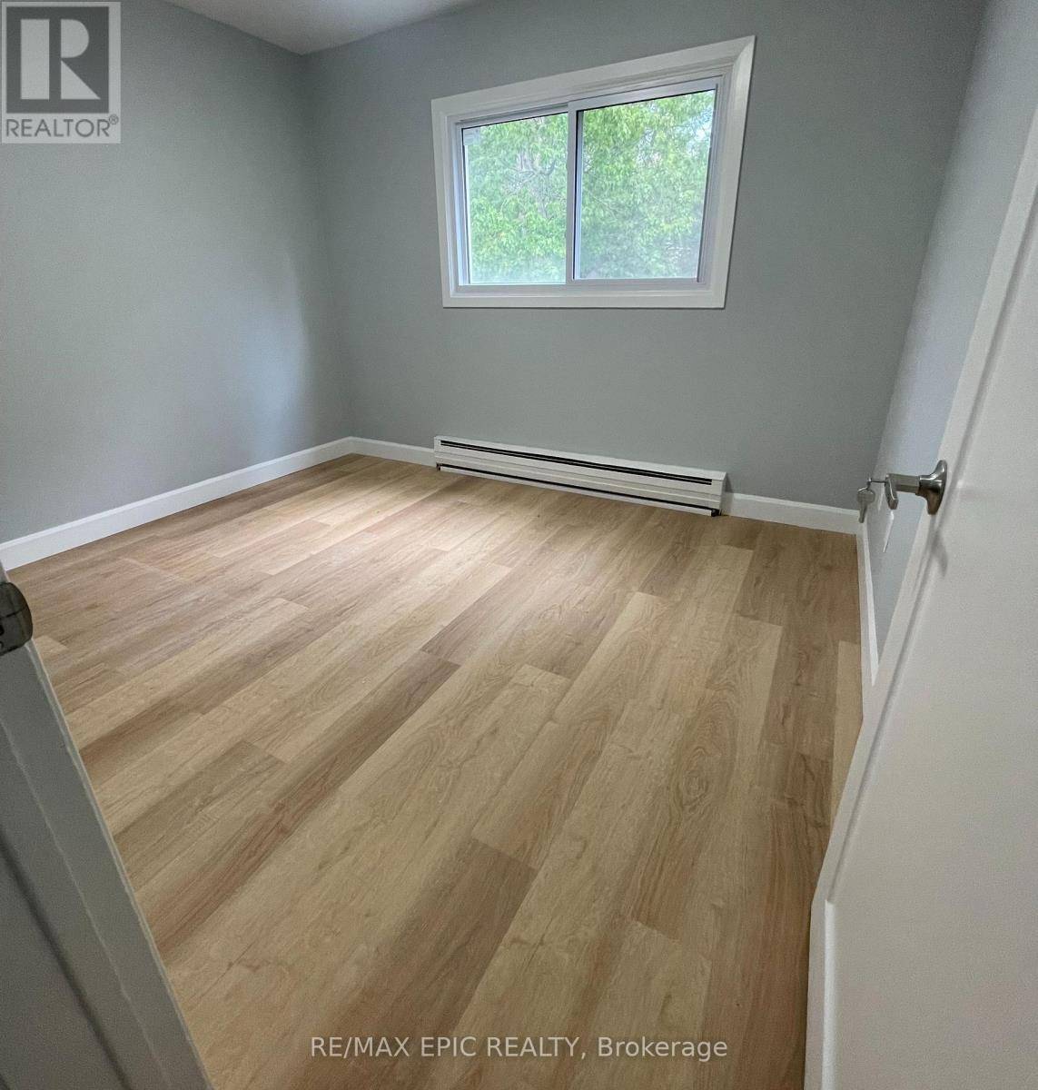London East (east F), ON N6B2A5,569 Dufferin AVE #4