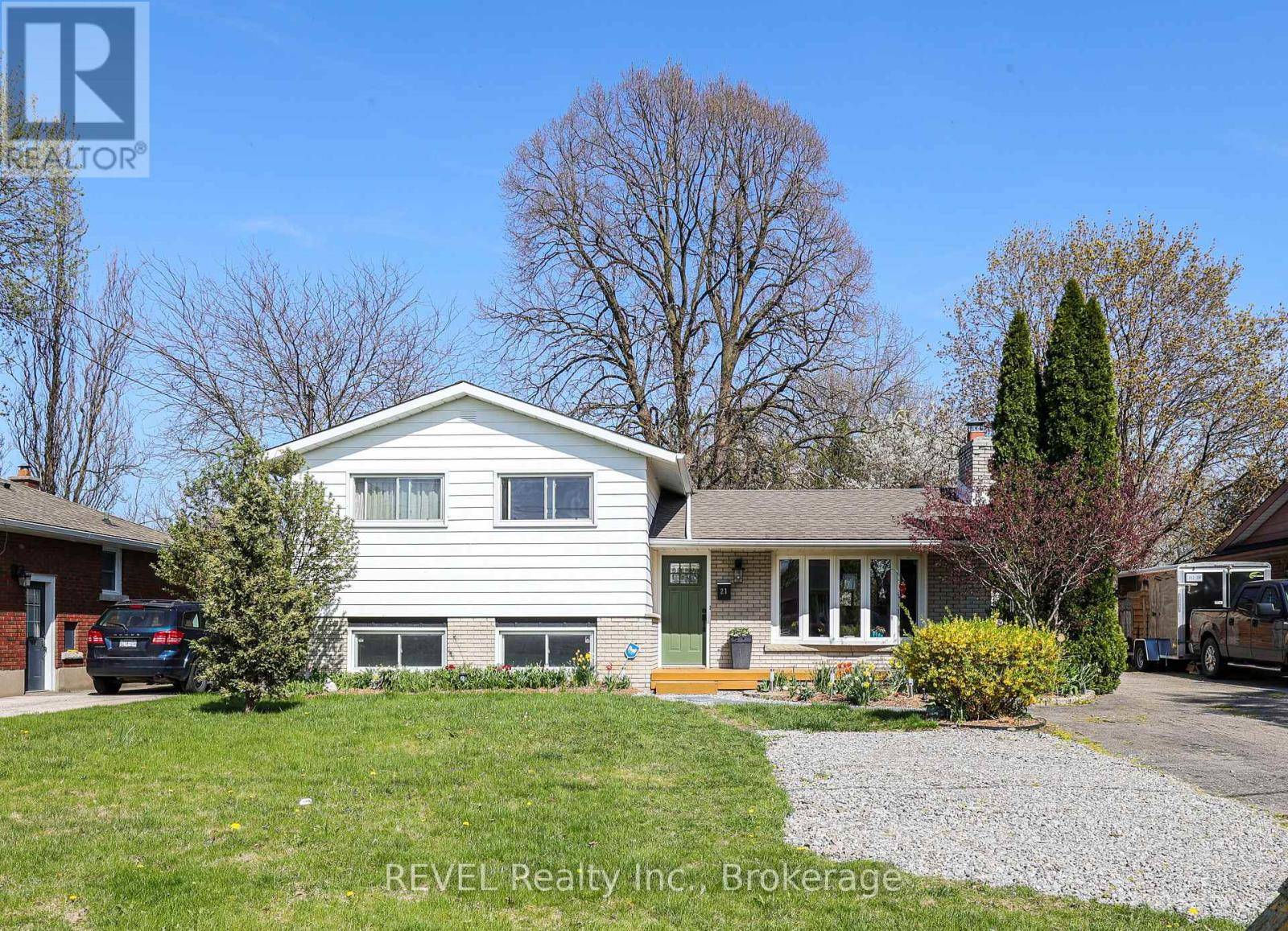 St. Catharines (bunting/linwell), ON L2M3E7,21 FOXGLOVE AVENUE